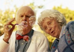 进入老年化的幽默说说 步入老年生活搞笑说说