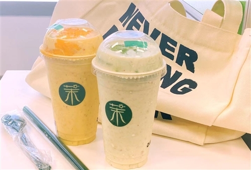 唯美句子网 说说 奶茶能治愈一切的说说1,下班喝杯甜甜的奶茶,满满的